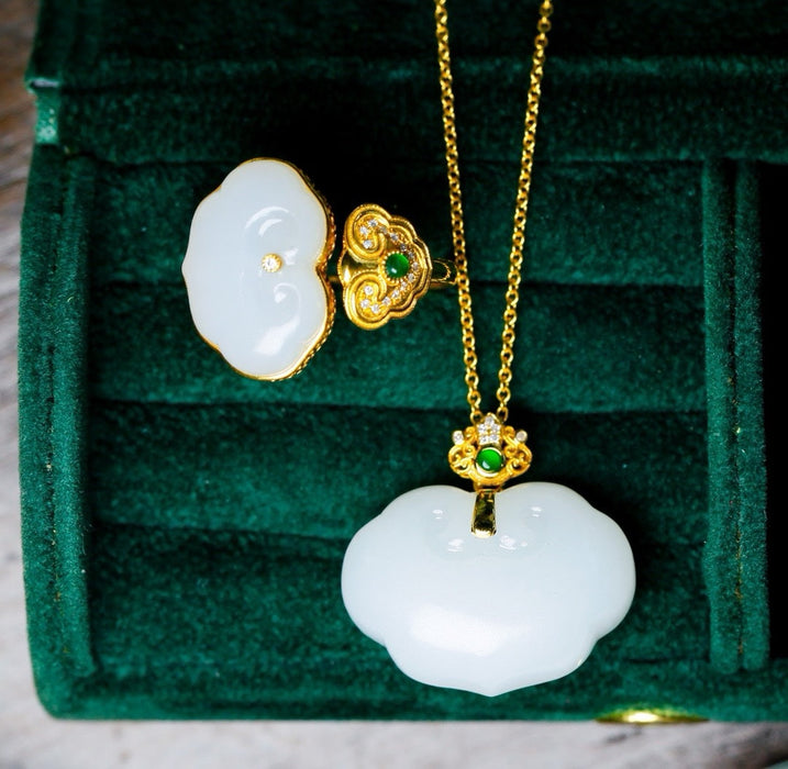 Jade blanco de Xinjiang con incrustaciones de oro de 18 quilates Ruyi-ZROLMA (DZ2024924001)